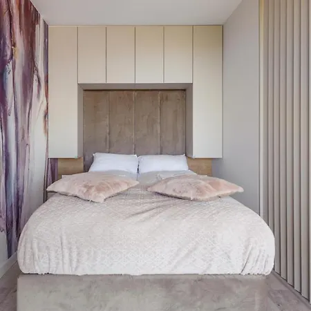 Modern Tower, Sun&snow * Gdynia