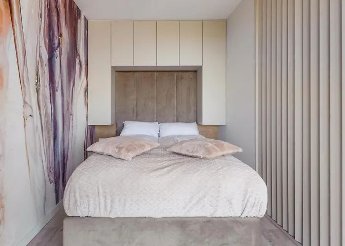 Modern Tower, Sun & Snow * Gdynia