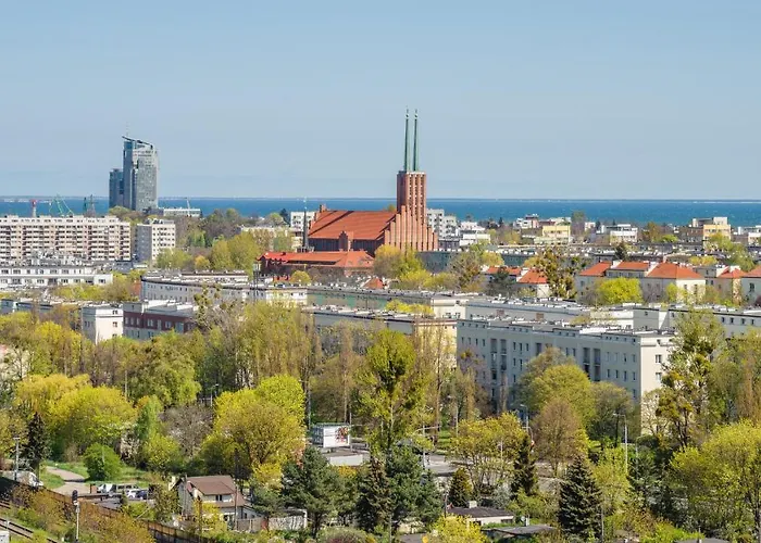 Modern Tower, Sun & Snow Gdynia