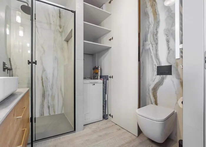 Modern Tower, Sun & Snow Apartment *